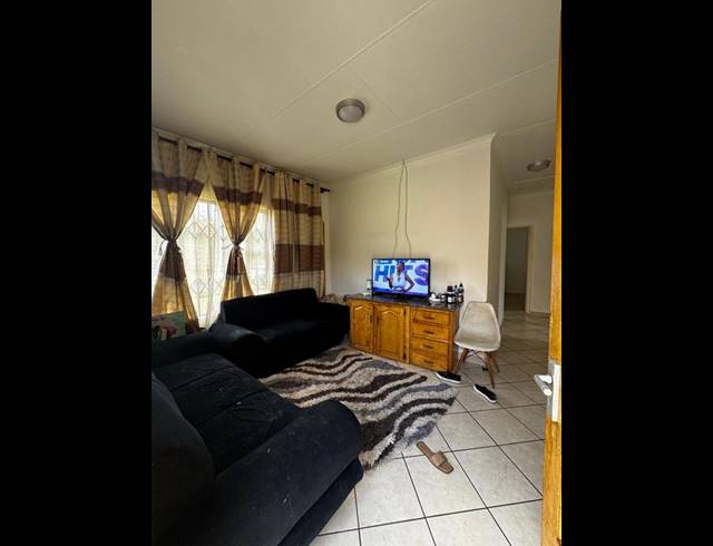 3 BEDROOM TOWNHOUSE FOR SALE IN DAWN PARK